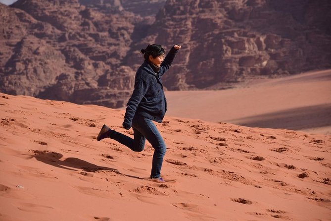 2-Day Tour: Petra, Wadi Rum, and Dead Sea from Amman - Choosing between group, private, and deluxe tents