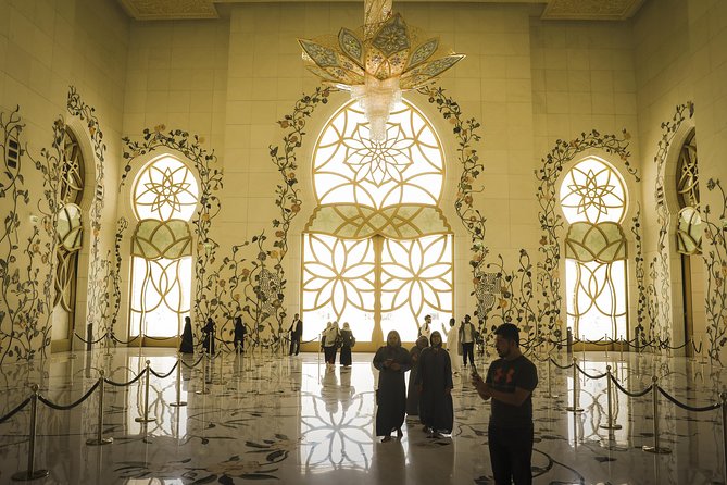 Abu Dhabi Sheikh Zayed Mosque Half-Day Guided Tour from Dubai - Morning or afternoon: which departure works best?