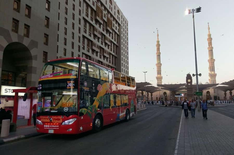Al Madinah: City Sightseeing Hop-On Hop-Off Bus Tour - Red Route: battlefields, mosques, and a shopping break