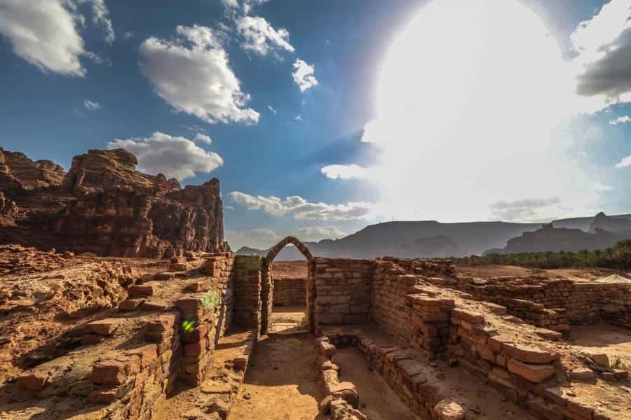 Al Ula: Dadan and Jabal Ikmah Tombs Guided Tour - What the guide adds, and where communication can falter