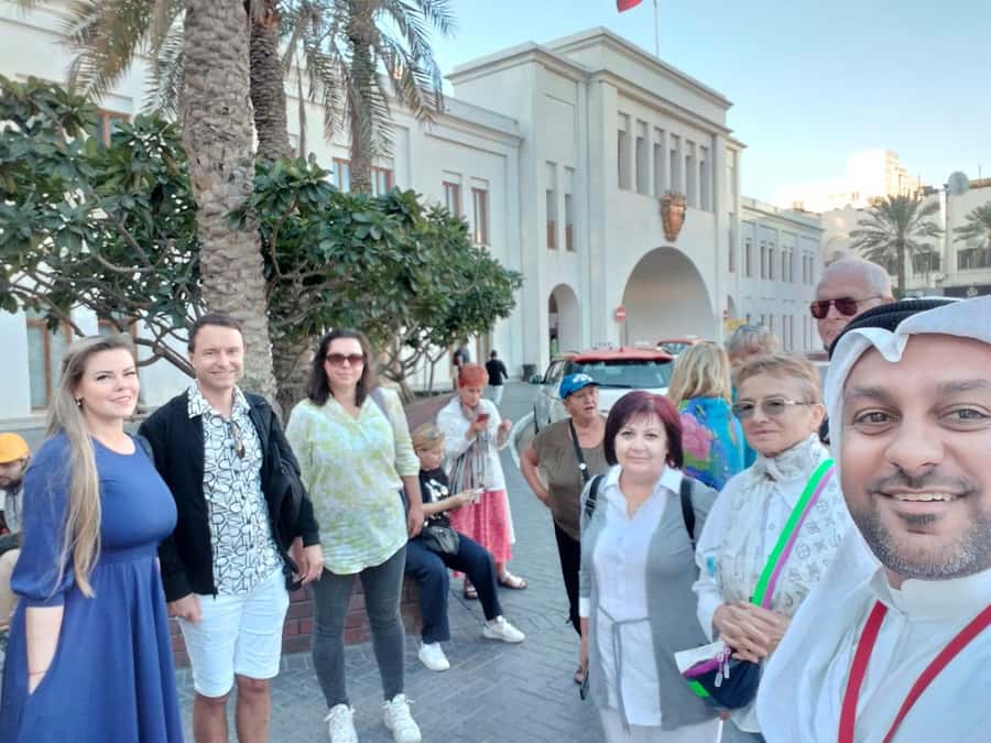 Bahrain Full-Day Highlights Tour:Manama,Desert&Tree of Life - A full sweep of Bahrain from mosque to desert