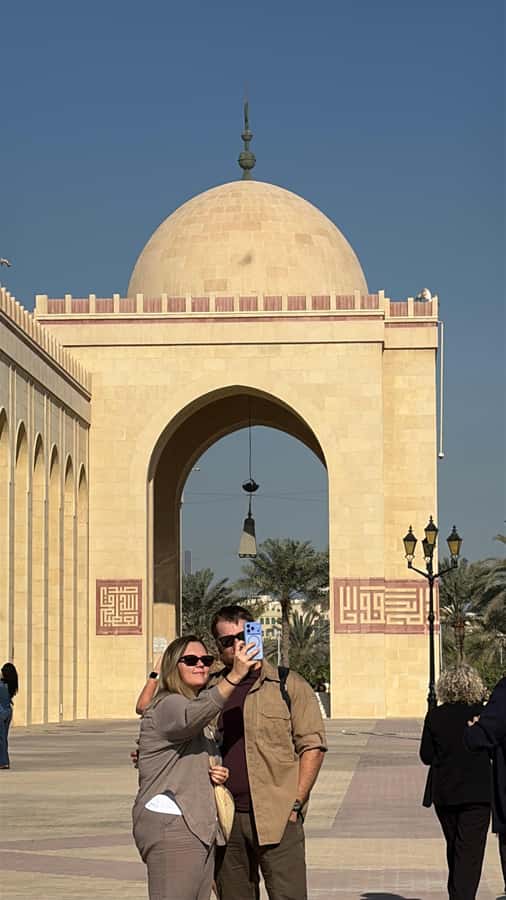 Bahrain Full-Day Highlights Tour:Manama,Desert&Tree of Life - A’ali burial mounds and Bahrain’s ancient past