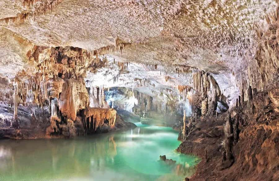 Beirut: Jeita Grotto, Harissa, Byblos group tour & Guide - Why this three-stop day works
