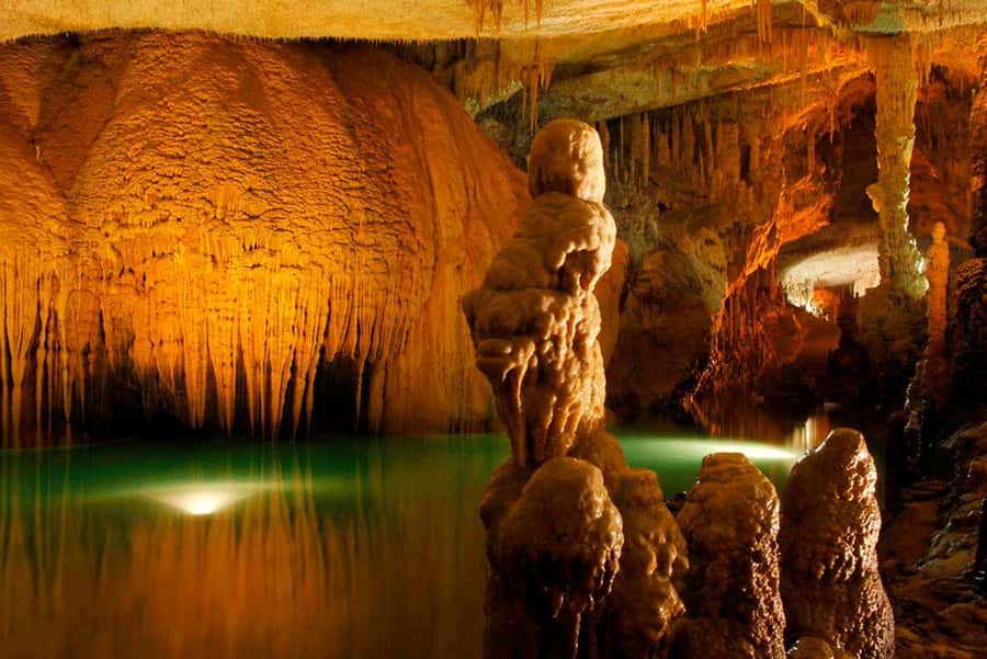 Beirut: Jeita Grotto, Harissa, Byblos group tour & Guide - Harissa by cable car, with Beirut and Jounieh Bay below