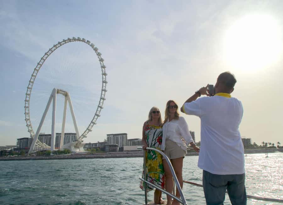 Burj Al Arab: 2-Hour Yacht Tour with BBQ Dinner - Key points at a glance