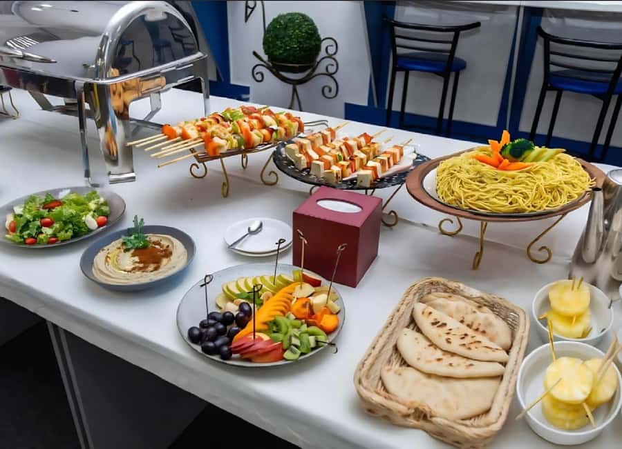 Burj Al Arab: 2-Hour Yacht Tour with BBQ Dinner - What arrives from the BBQ station