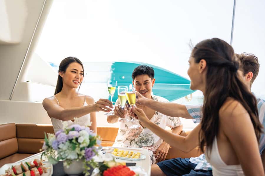 Burj Al Arab: 2-Hour Yacht Tour with BBQ Dinner - Two hours on Dubai’s illuminated water