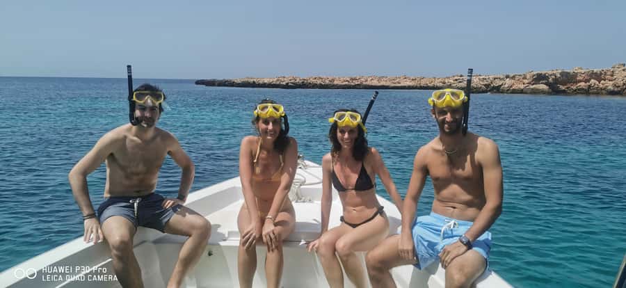 Daymaniyat Island: Snorkelling Tour with Tasty Lunch - Second stop: a different view below the surface