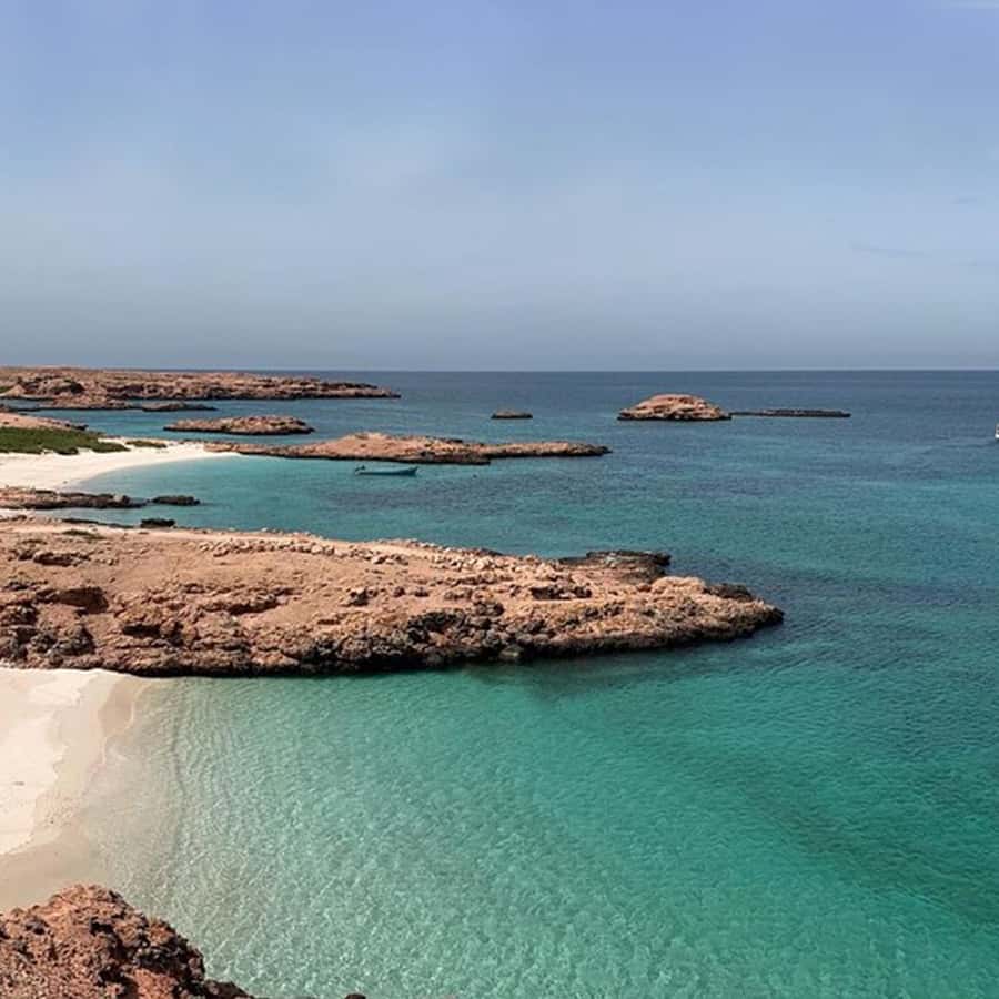 Daymaniyat Islands Snorkeling with Picnic Lunch - Picnic lunch on a small island
