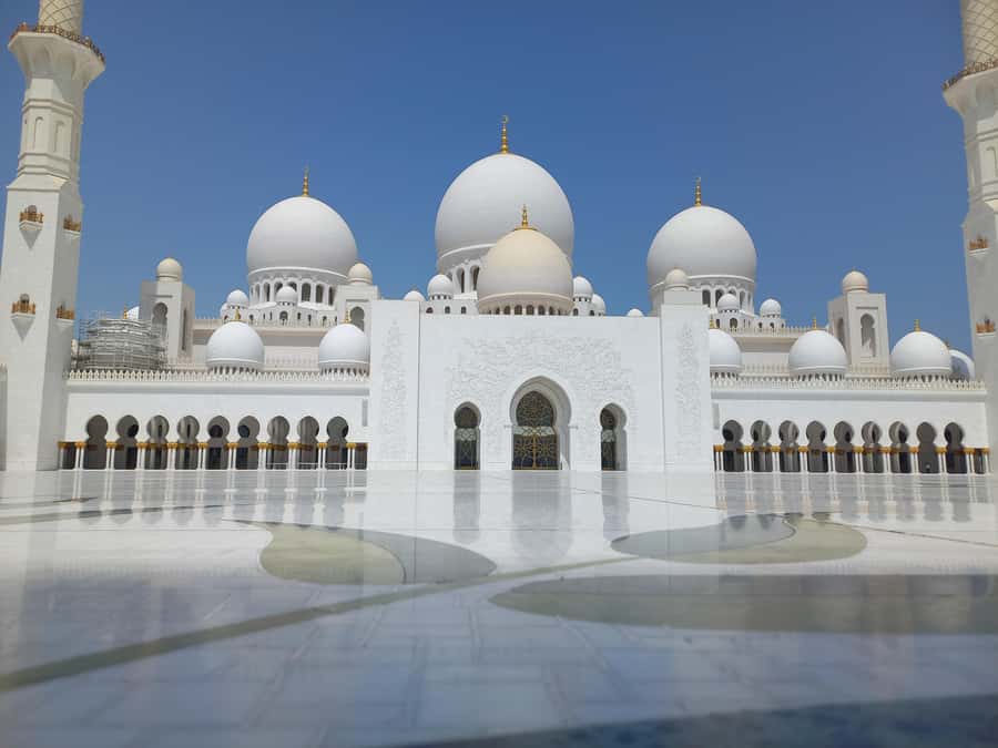 Discover Abu Dhabi: A Full-Day Tour with Lunch - Lunch and the Corniche drive
