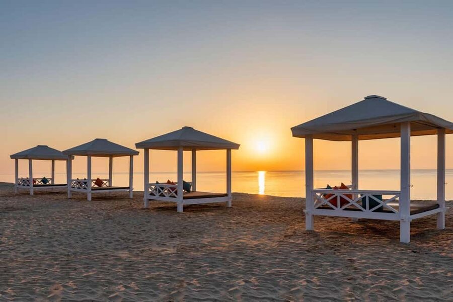 Doha: Overnight Desert Safari with Dinner and Breakfast - Sunset, Arabic coffee, and a Bedouin-style camp