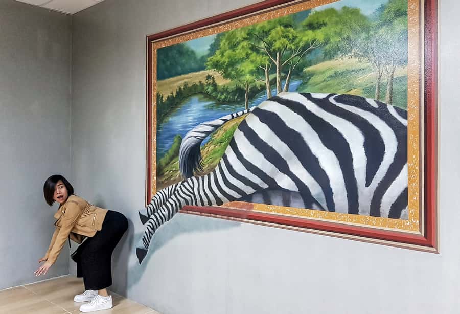 Dubai: 3D World Trick-Art Selfie Museum Entrance - What the visit feels like for families and teenagers