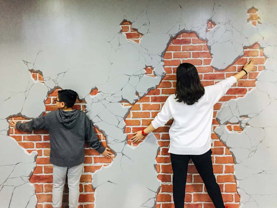 Dubai: 3D World Trick-Art Selfie Museum Entrance - How to make better pictures