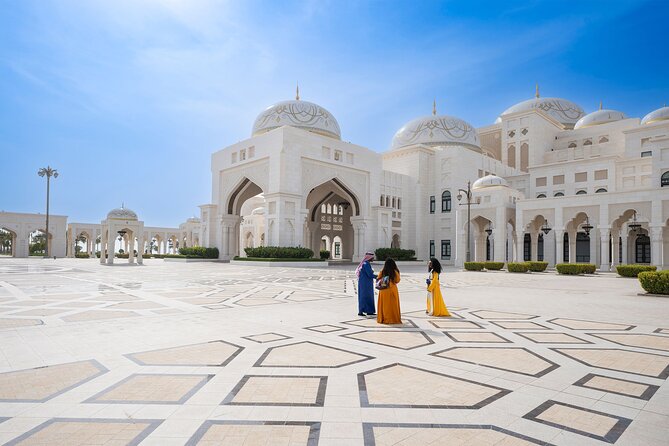 Dubai: Abu Dhabi Trip with Lunch at Al Khayma Heritage Restaurant - Lunch at Al Khayma Heritage Restaurant