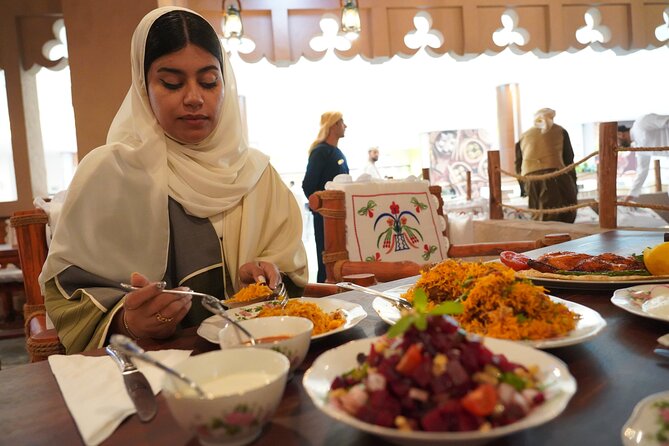Dubai: Abu Dhabi Trip with Lunch at Al Khayma Heritage Restaurant - What to wear and bring