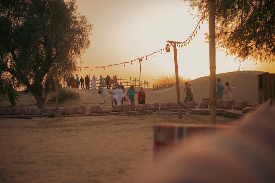 Dubai: Al Marmoom and Al Qudra Lakes Guided Tour with Dinner - Emirati dinner at Al Marmoom Oasis