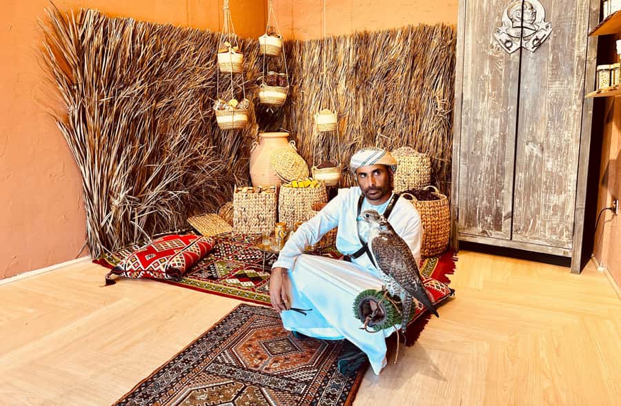 Dubai: Authentic Old Town, Souks, Tastings & Abra Boat Tour - What the guide adds to the experience