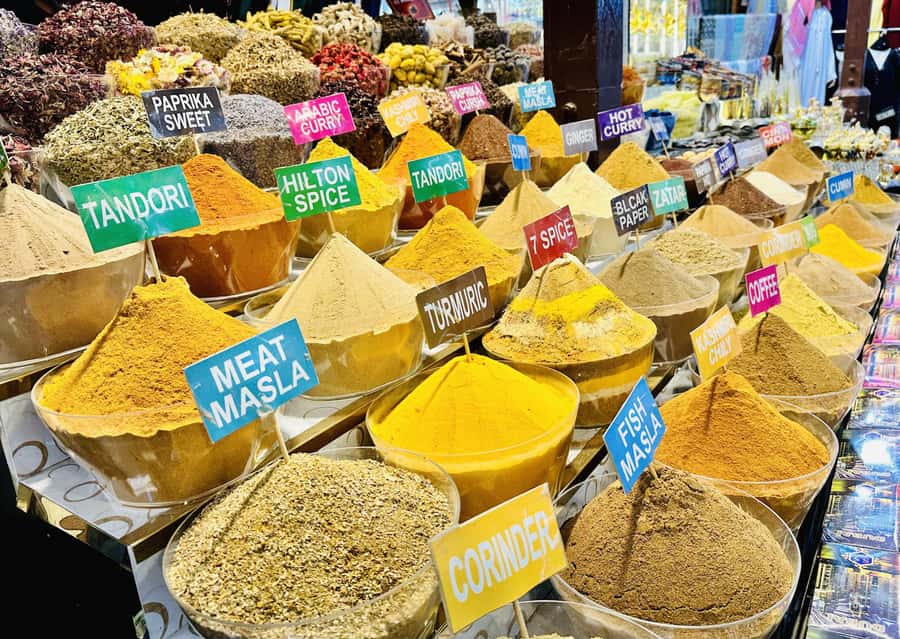 Dubai: Authentic Old Town, Souks, Tastings & Abra Boat Tour - Old houses and the story behind Dubai’s growth