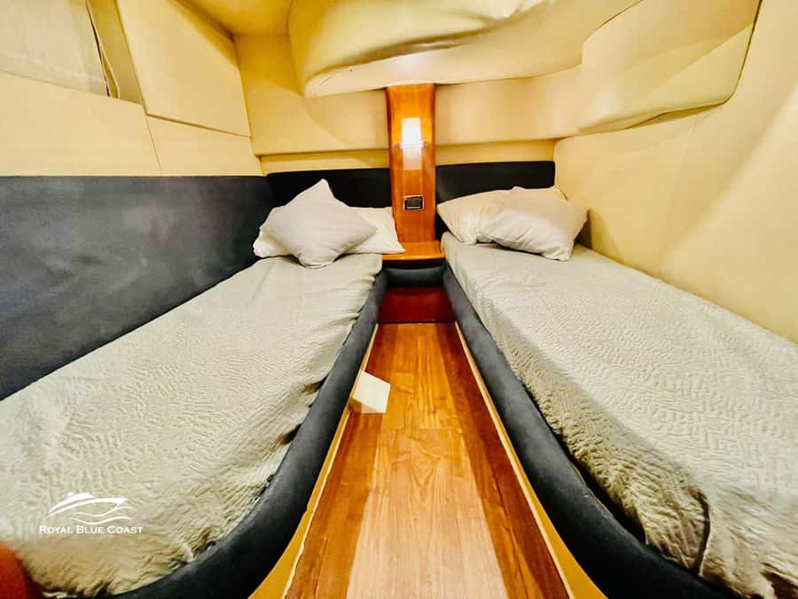Dubai: Azimut 42 Feet Private Luxury Yacht Cruise - Service that helps families and celebrations