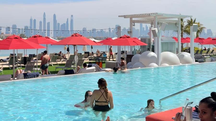 Dubai: Beach Day on the Palm with Skyline Views - Music and the changing afternoon atmosphere