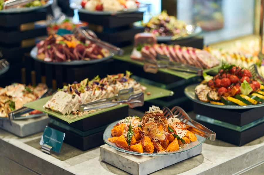 Dubai: Buffet Dinner at Saffron in Atlantis the Palm - Malaysian claypot cooking and the open-flame station