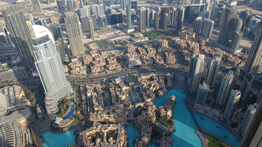 Dubai: Burj Khalifa VIP Sunset Tour with Porsche Transfer - Champagne, canapés, and the fountain show