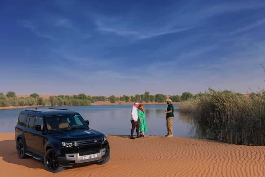 Dubai: Conservation Drive & Platinum Breakfast - Early pickup in a Defender