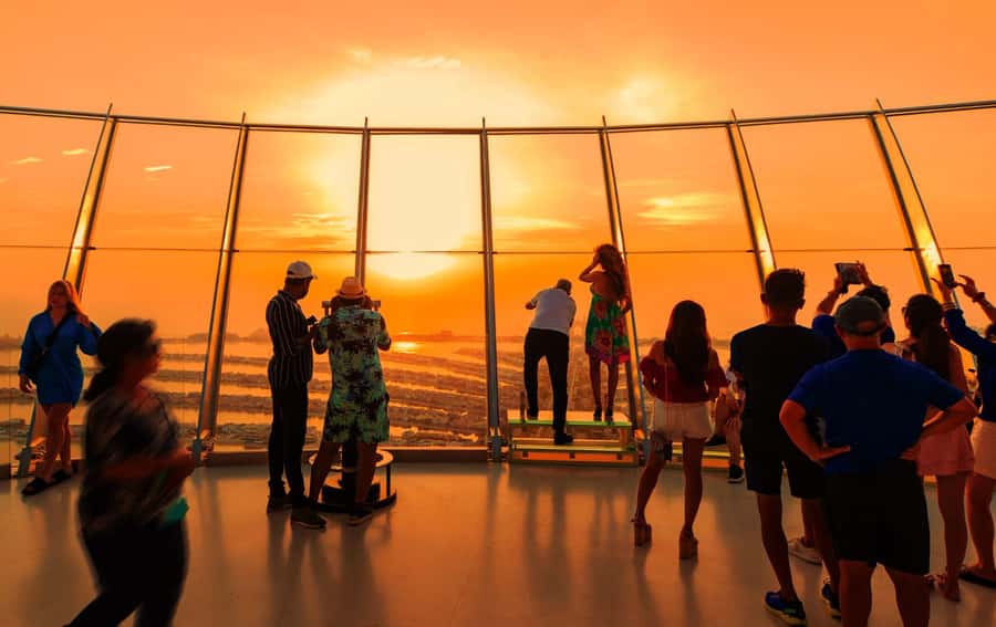 Dubai: Dinner at The View the Palm Observatory - Why the sunset timing matters at The View at The Palm