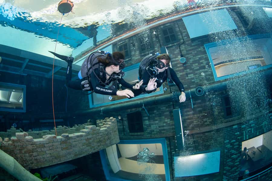 Dubai: Discover Scuba Dive for Beginners at Deep Dive - Why the instructor ratio matters
