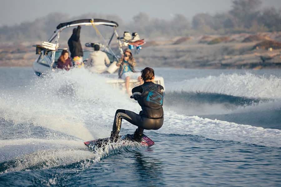 Dubai: Dubai Marina Wakesurfing or Wakeboarding Experience - Your first minutes with the instructor