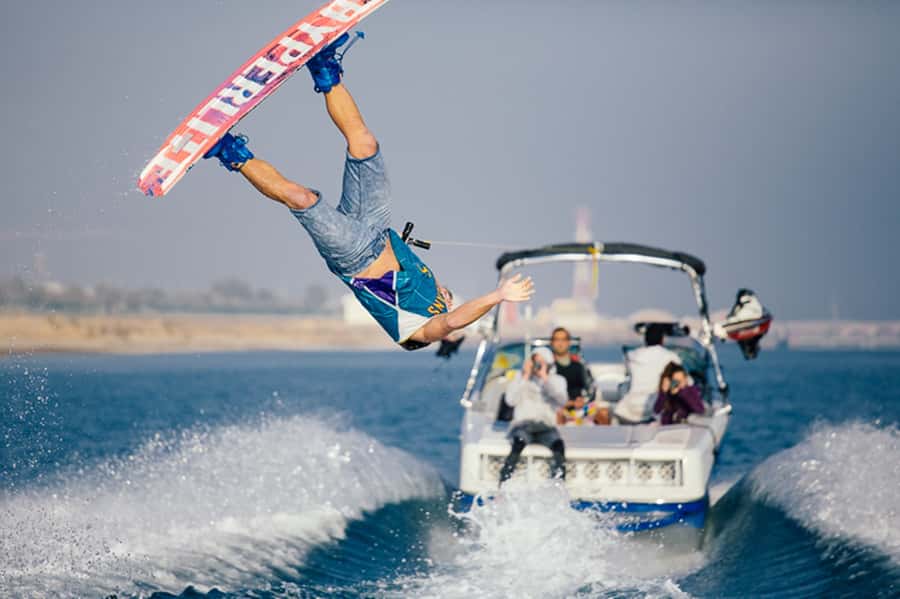 Dubai: Dubai Marina Wakesurfing or Wakeboarding Experience - What is included and what is not