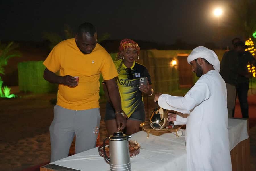 Dubai: Experience 60 Minutes Quad bike & BBQ Dinner - One hour across the Dubai dunes