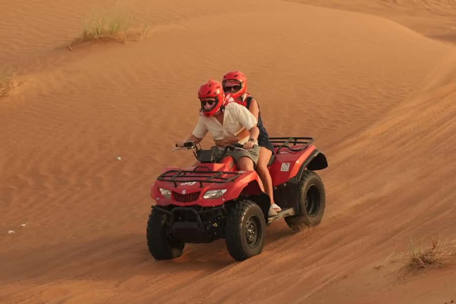 Dubai: Experience 60 Minutes Quad bike & BBQ Dinner - The safety briefing before the quad ride