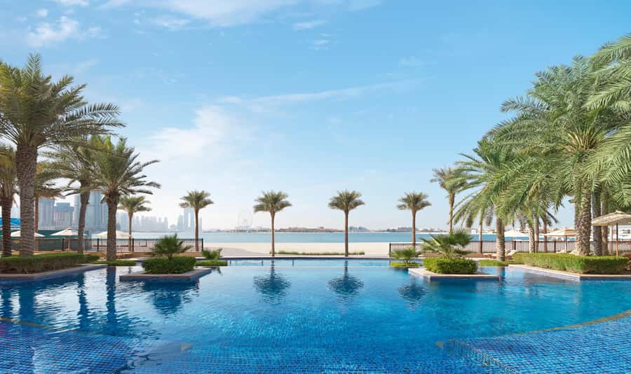 Dubai: Fairmont the Palm Pool and Beach Access - Music, atmosphere, and live entertainment