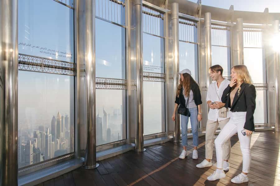 Dubai: Fast Track Entry to Burj Khalifa Levels 124 & 125 - What you can buy upstairs