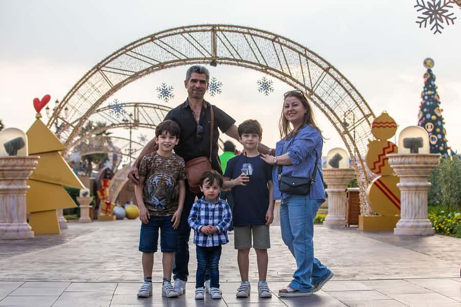 Dubai: Global Village Entry Ticket with Hotel Transfers - Eating your way around the venue