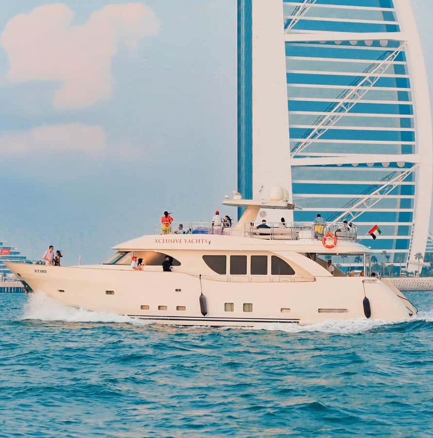 Dubai Harbor: Luxury Yacht Tour with BBQ Options - Open deck or air-conditioned lounge