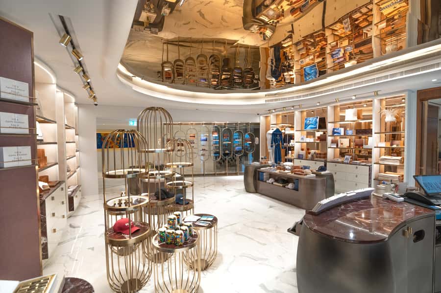 Dubai: Inside Burj Al Arab Guided Tour with Optional Extras - Who will enjoy this most