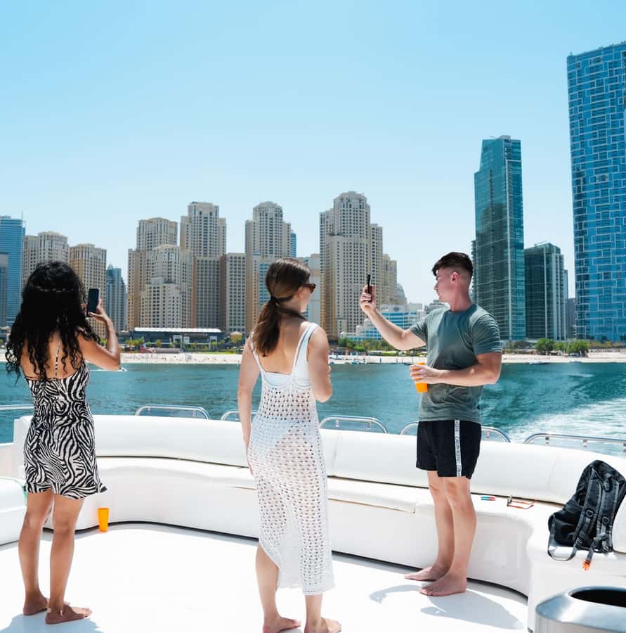 Dubai: Instagrammable Yacht Tour with Drinks & Ain/JBR Views - The meeting point and arrival advice