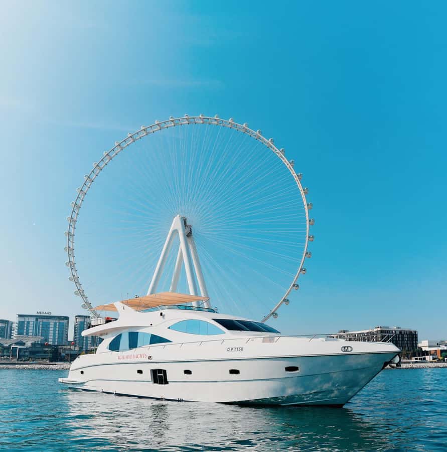 Dubai: Instagrammable Yacht Tour with Drinks & Ain/JBR Views - What happens during the 60-minute cruise