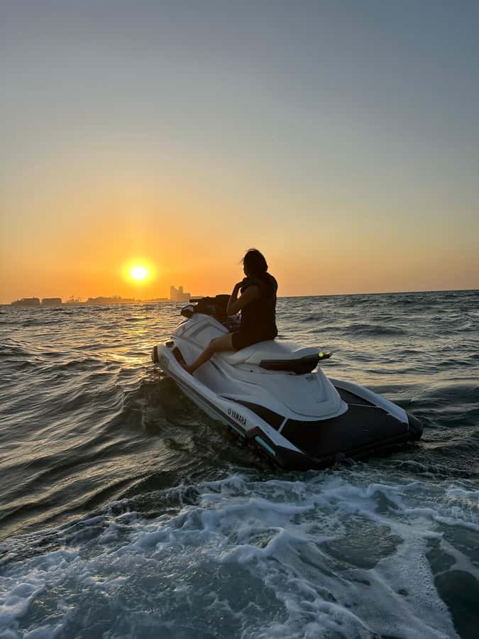 Dubai Jet Ski & Chill? More Like Jet Ski & Thrill! + Coffee - Changing facilities, lockers, and the towel detail