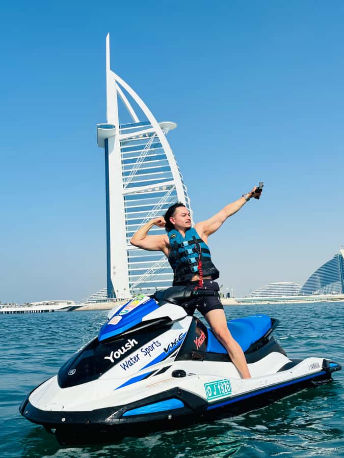 Dubai: Jet Ski Tour of Burj Al Arab with Photos - What the guide support is really like