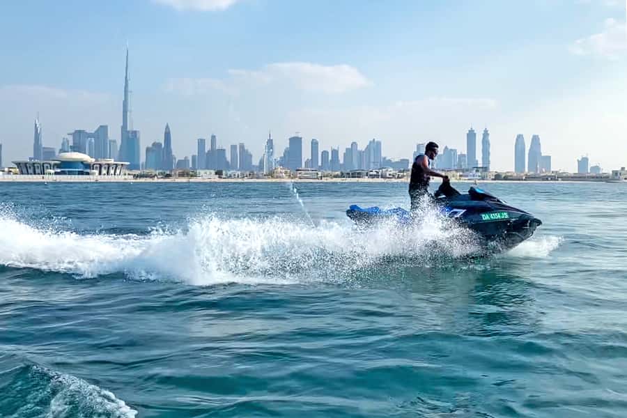 Dubai: Jetski Ride up to 2 People with Photos & Refreshments - When to go and what the water may change