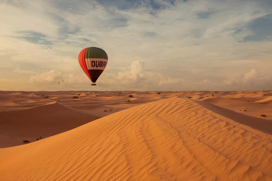 Dubai: Luxury Balloon Flight with Michelin-Curated Breakfast - A private oasis breakfast after landing