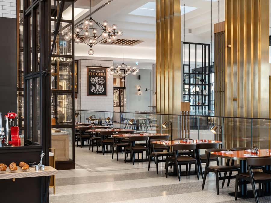 Dubai: Luxury Dinner Buffet at Gastronomy Atlantis The Royal - What happens during the two-hour dinner