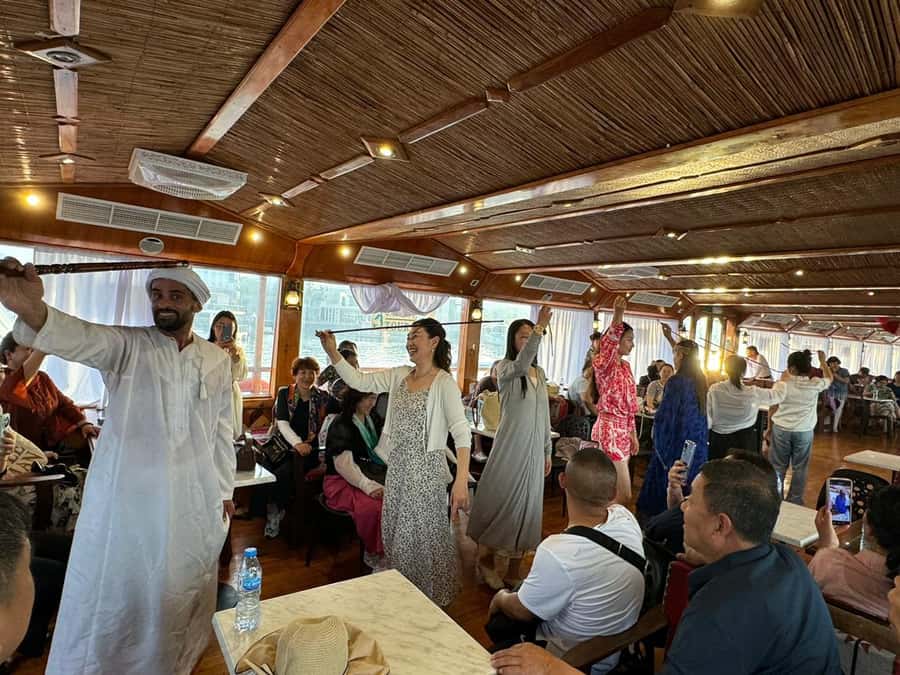 Dubai: Luxury Dinner Cruise with Live Music - Key points at a glance