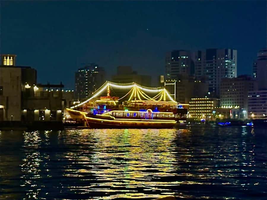 Dubai: Luxury Dinner Cruise with Live Music - My verdict: a pleasant creek evening with modest entertainment