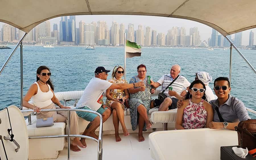 Dubai: Luxury Sunset Yacht Tour with Snacks and Drinks - FAQ