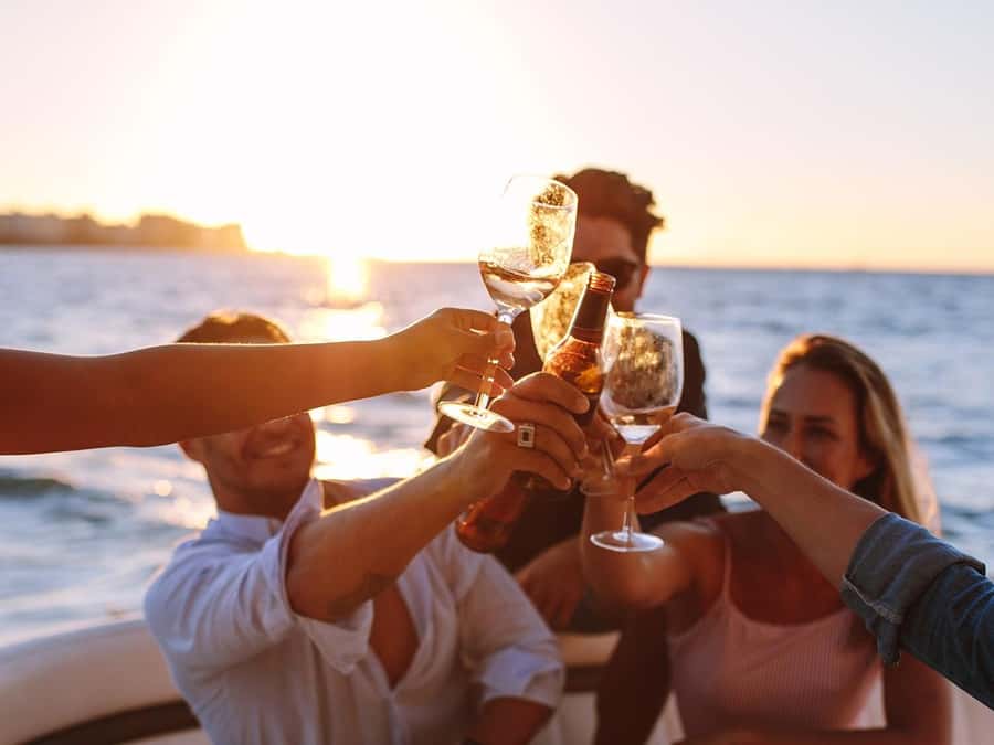 Dubai: Luxury Sunset Yacht Tour with Snacks and Drinks - Should you book the sunset yacht tour?