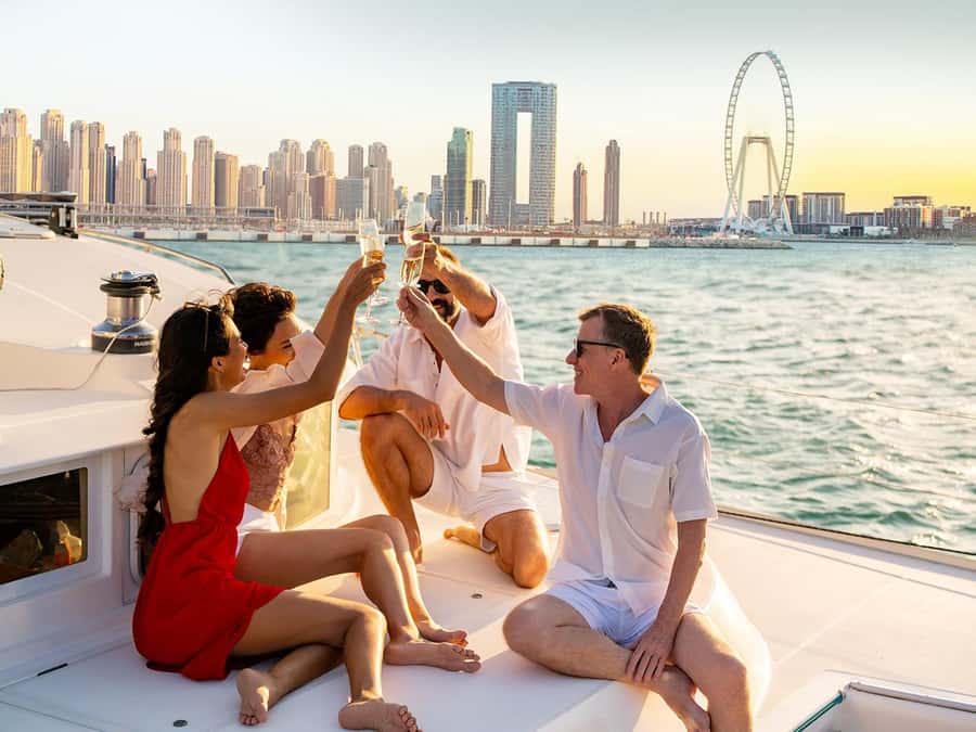 Dubai: Luxury Sunset Yacht Tour with Snacks and Drinks - The route from Dubai Marina to Atlantis